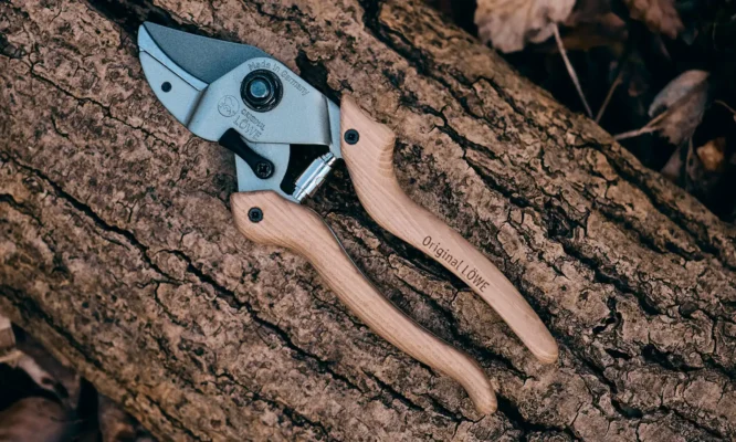 Tijera de podar Löwe Natural mango de madera